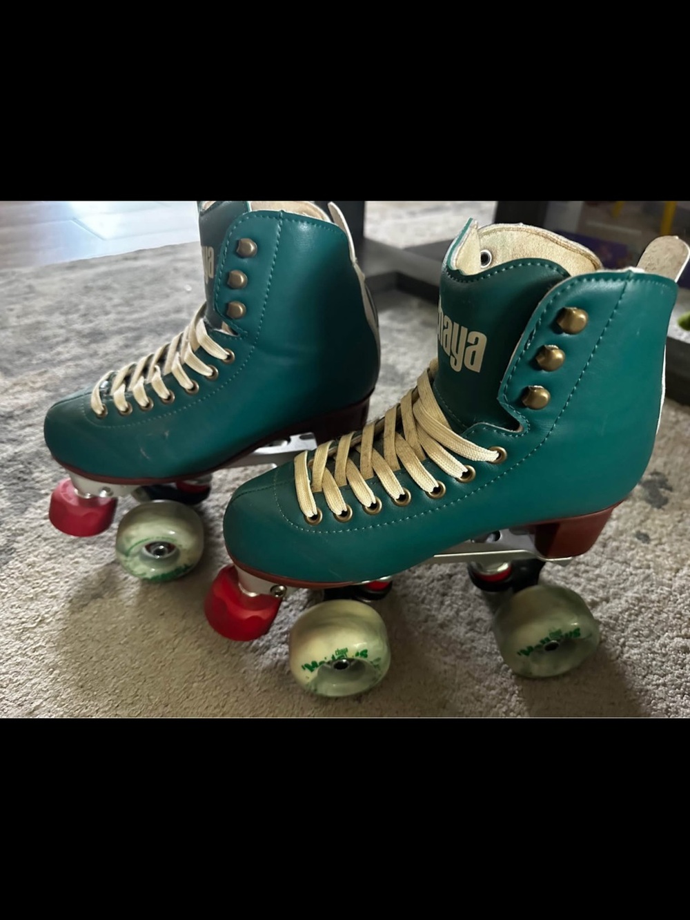 Chaya Melrose premium juniper green Roller Skates 6.5 and pads/guards